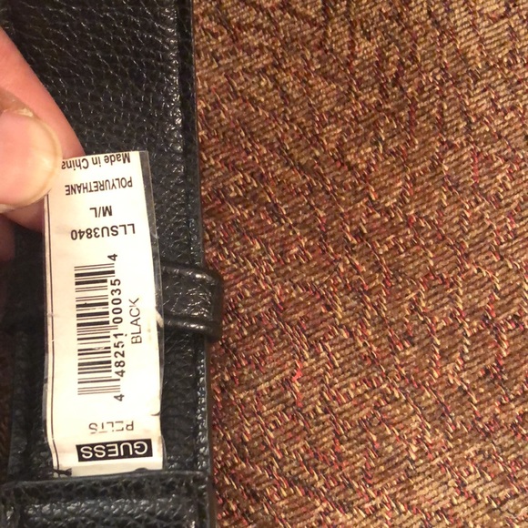 GUESS FAUX LEATHER FANNY PACK-New never used. - Picture 8 of 9